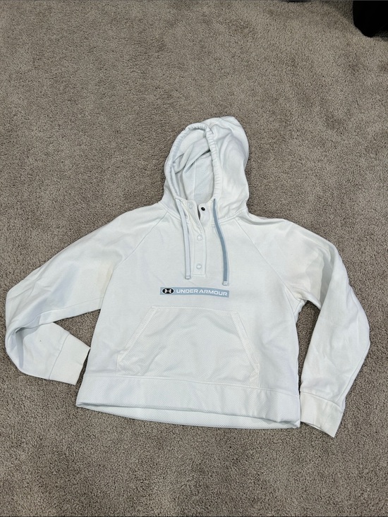 Under Armour Tops - Under Armour Women’s White Pullover Hooded Sweatshirt
